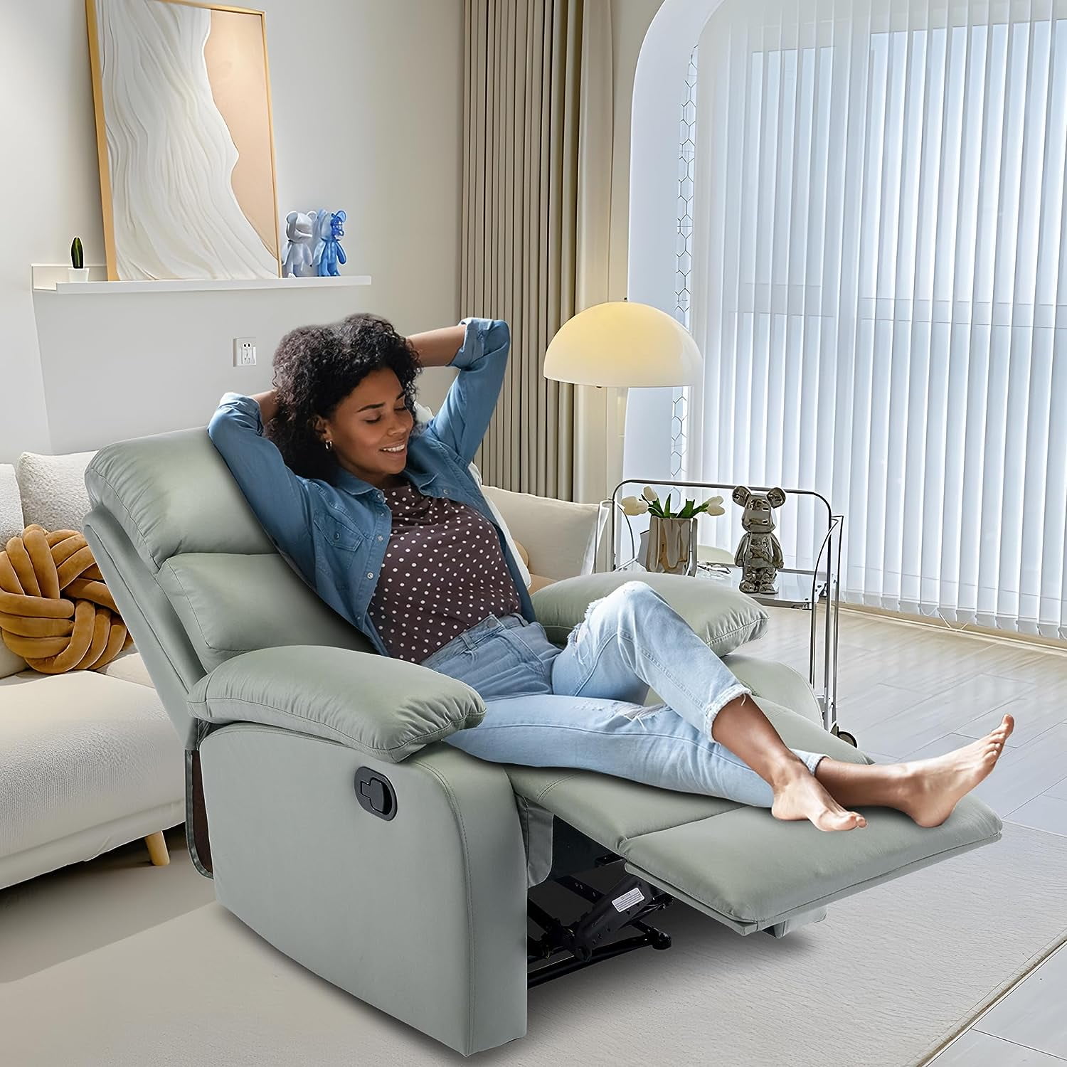 Choosing the Perfect Bedroom Recliner for Relaxation插图3