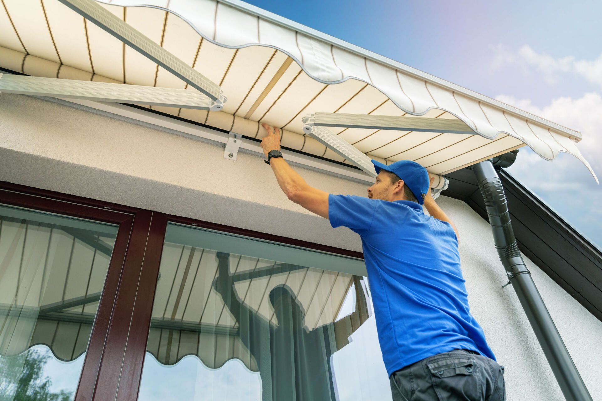 manual retractable awning problems