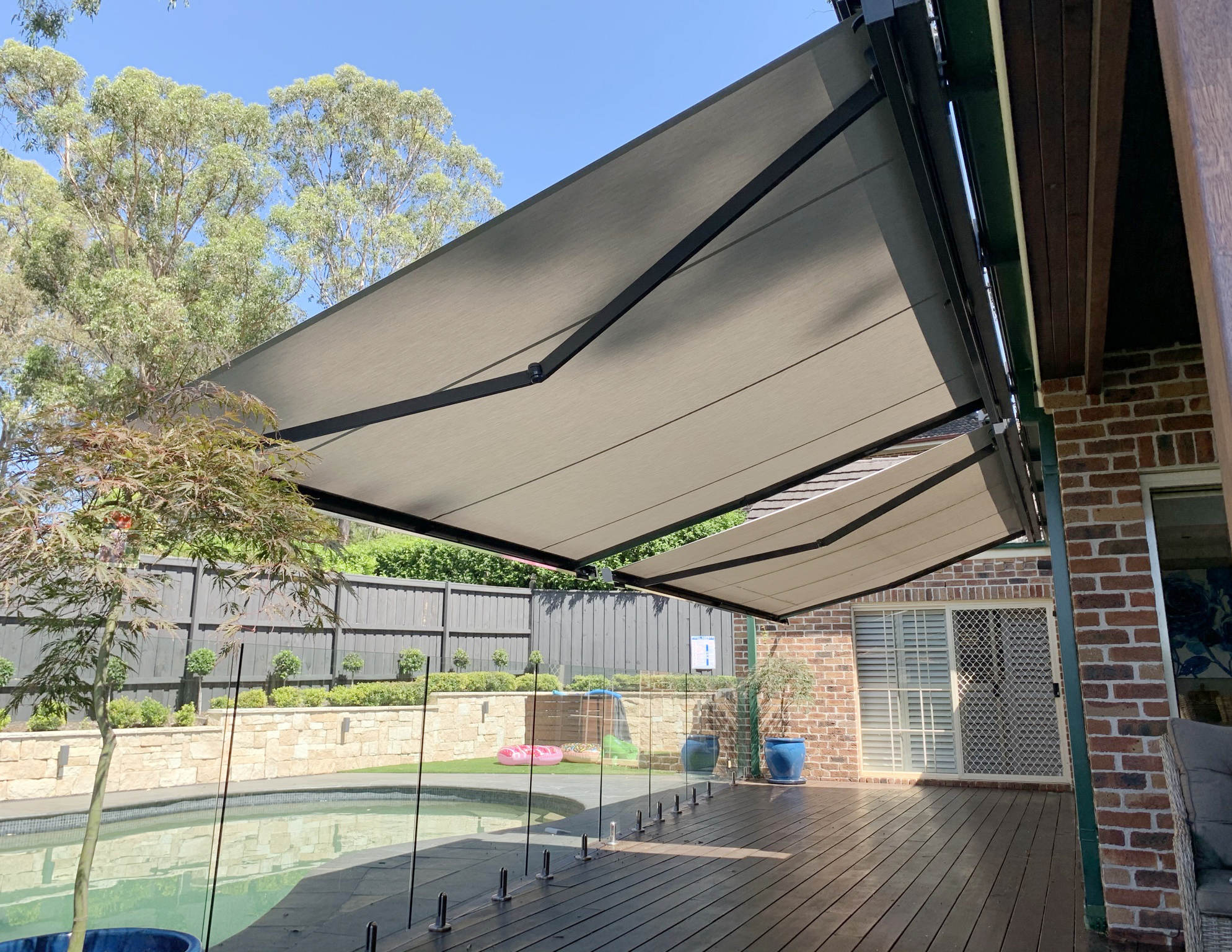 canopy vs awning