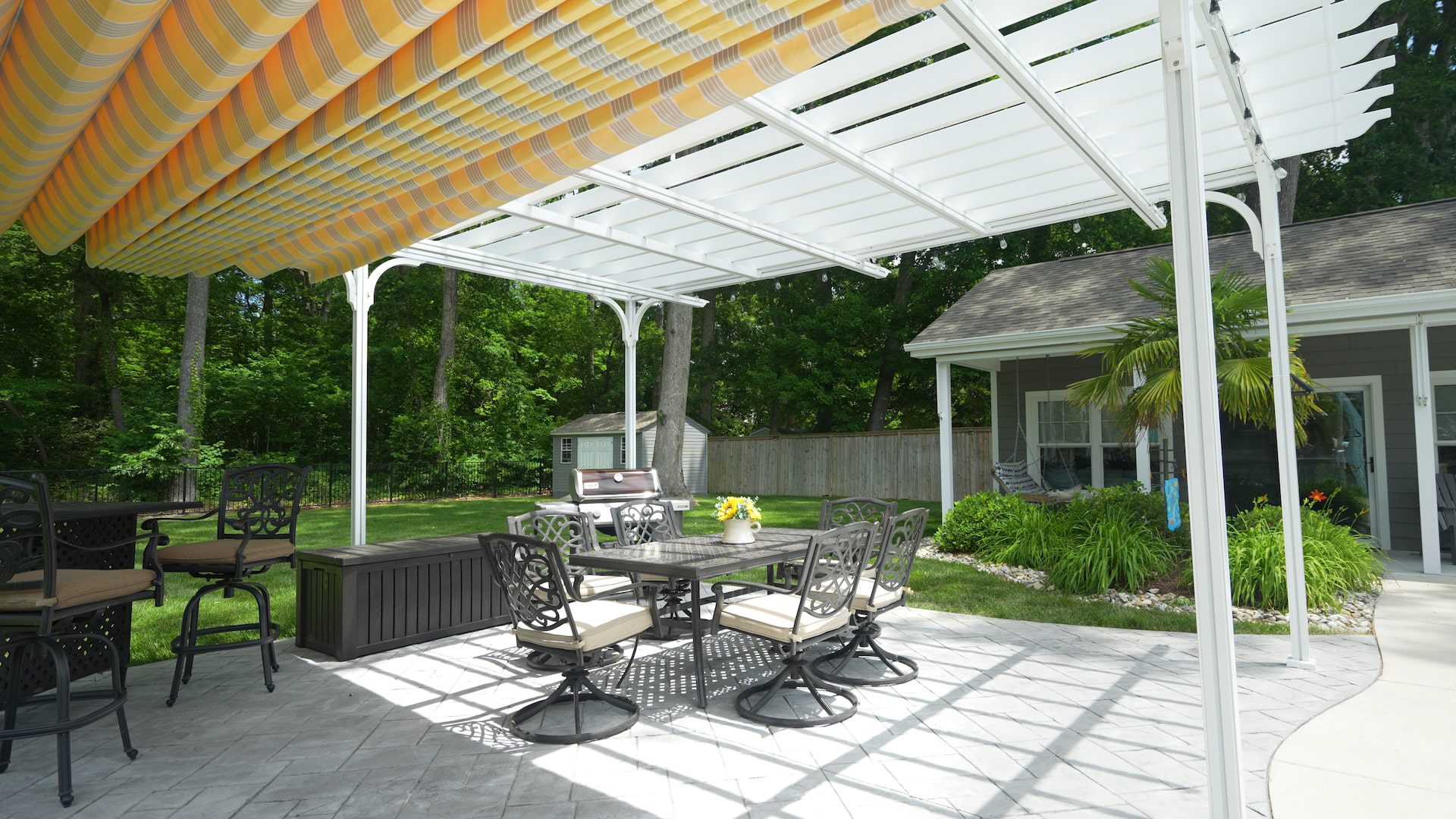 pergola vs awning