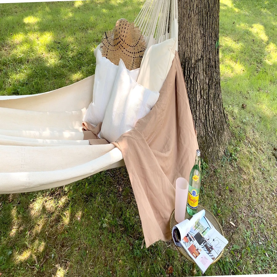 how to hang a hammock from a tree