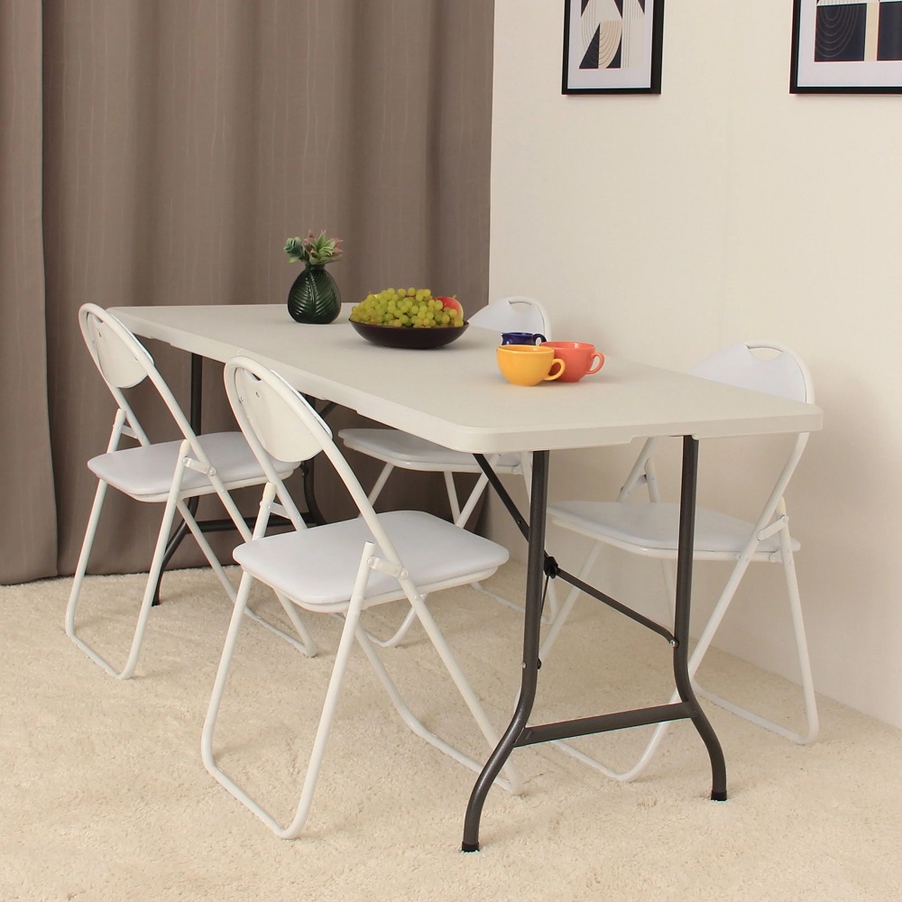 standard folding table size
